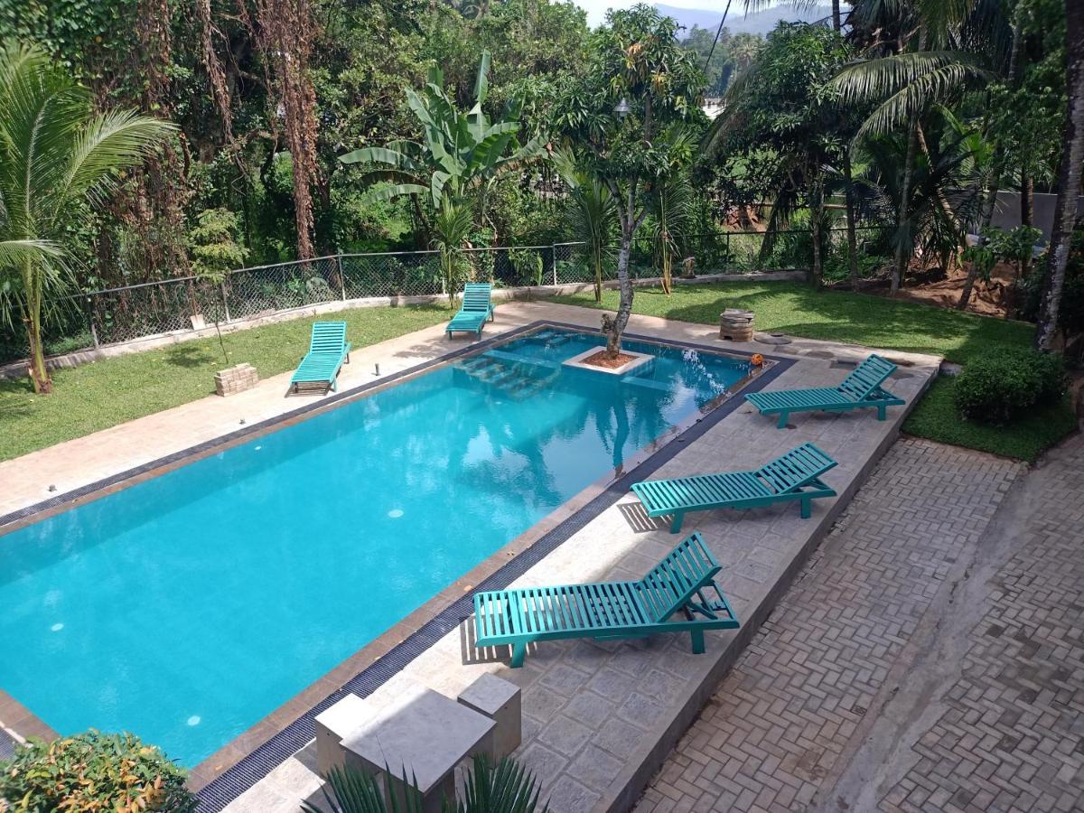 French Garden Kandy Bagian luar foto