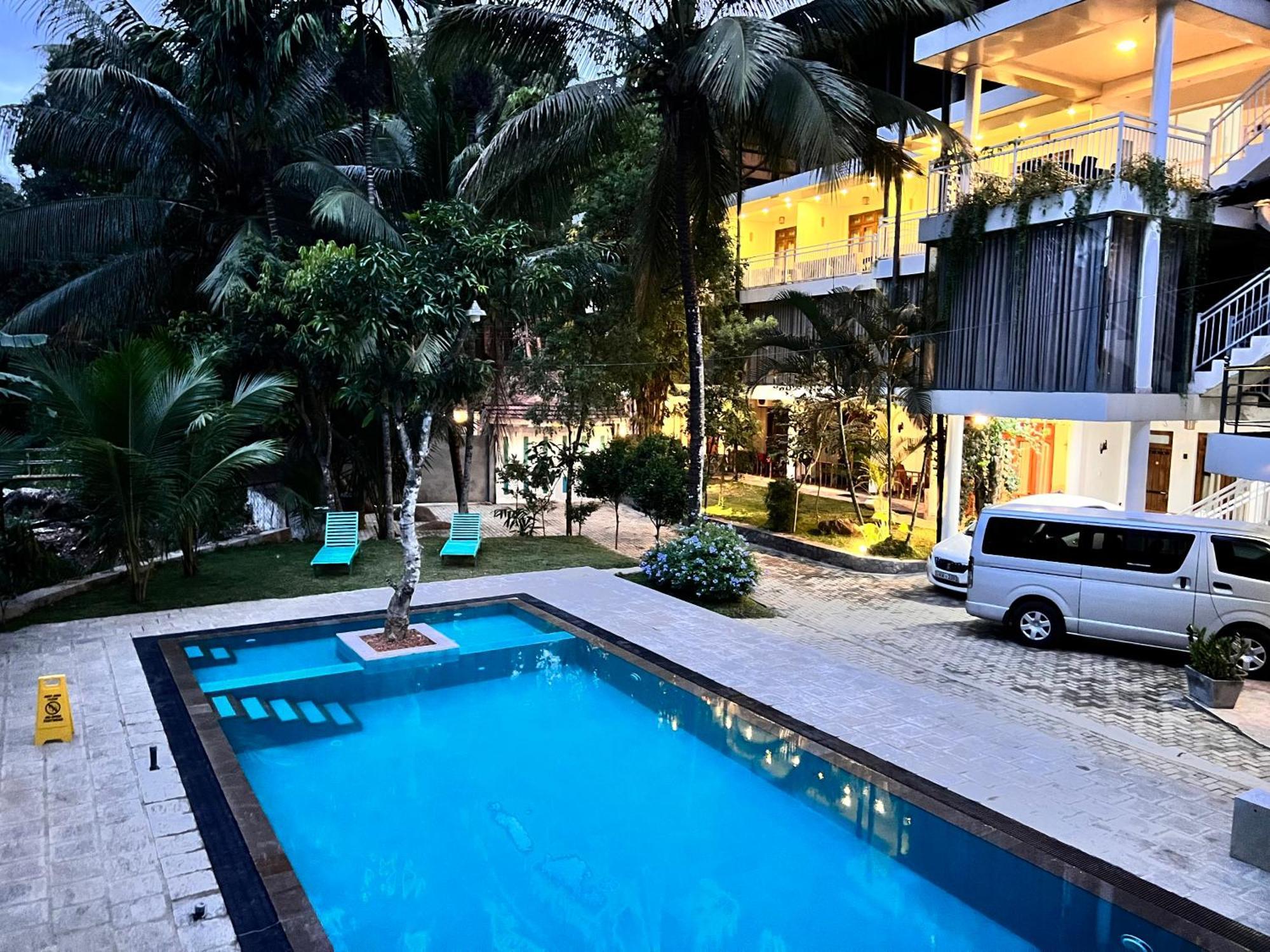 French Garden Kandy Bagian luar foto